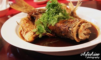 Fresh red snapper fish matches perfectly good with the vinegar sauce.